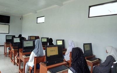 Siap Sukseskan UPK 2024  PKBM Sadina Menyelenggarakan Praktikum Komputer  Untuk Paket A, Paket B dan Paket C